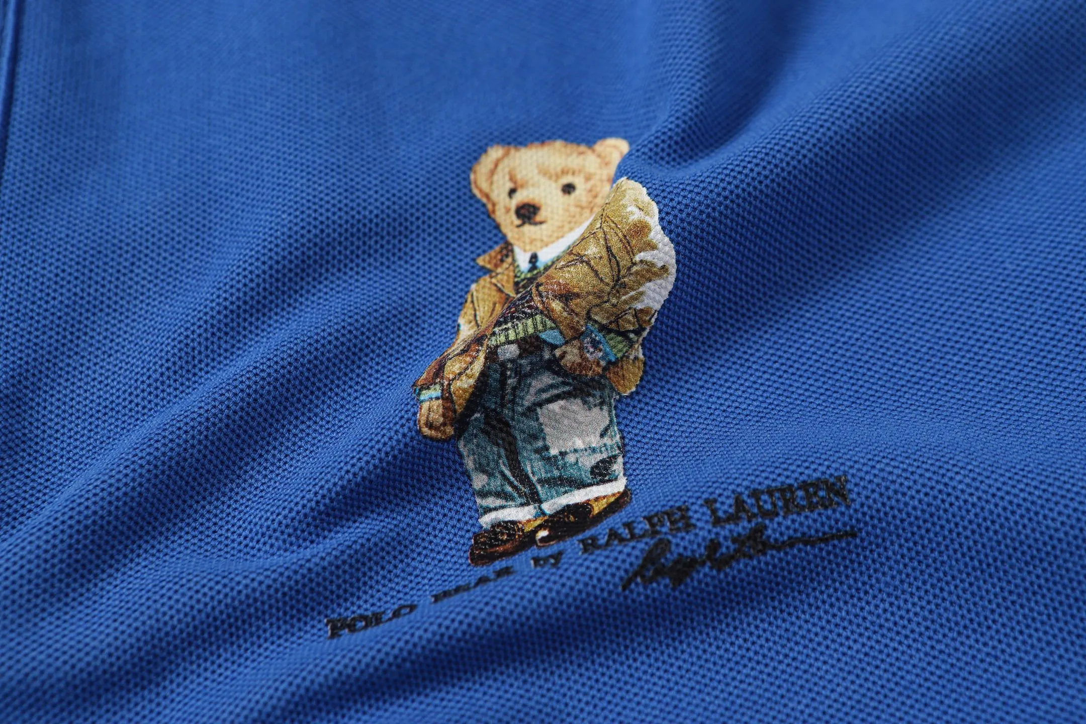 P156 Style number: A016 [Ralph Lauren classic bear print Polo shirt] ✅250 grams of fine cotton pique fabric, custom-woven and dyed threads ✅Original stickers Scan the QR code to enter the official website ✅Large version, loose and stylish, can wear up to 210 pounds Color: black, white, navy, blue, sky blue, dark gray, floral gray Size: S-XL